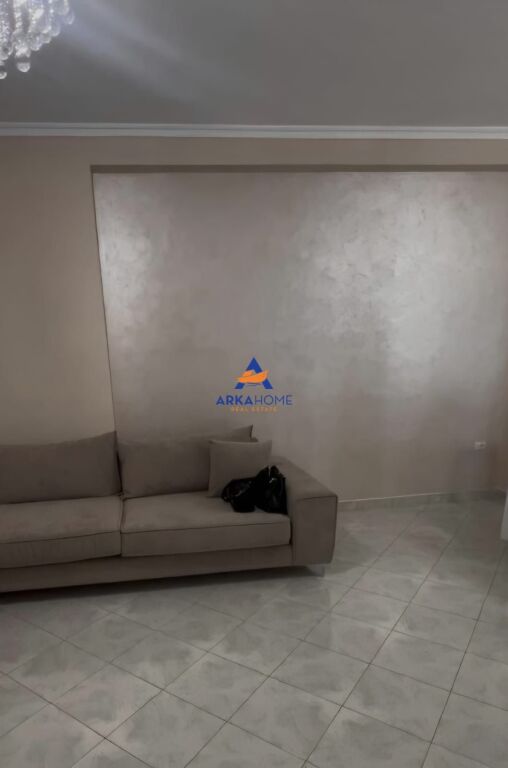 JEPET APARTAMENT ME QERA 2+1+BALLKON "MISTO MAME" 60.000 LEKE