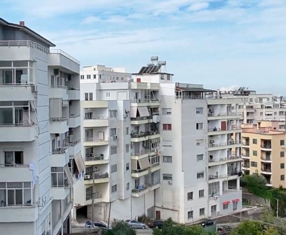 SHITET, APARTAMENT 2+1 FRESKU TIRANE