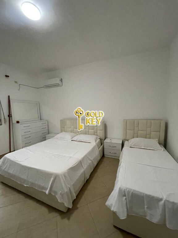 🏡 APARTAMENT ME QERA 2+1 + 2 BANJO – Pranë Vivas Hotel, Plazh Durrës