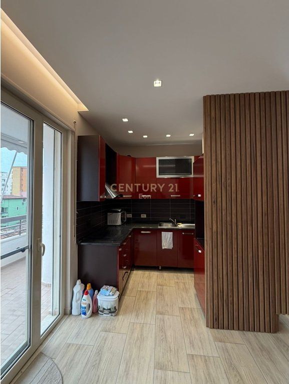 Appartamento 2+1 in affitto nel centro di Durazzo, vicino alla posta!