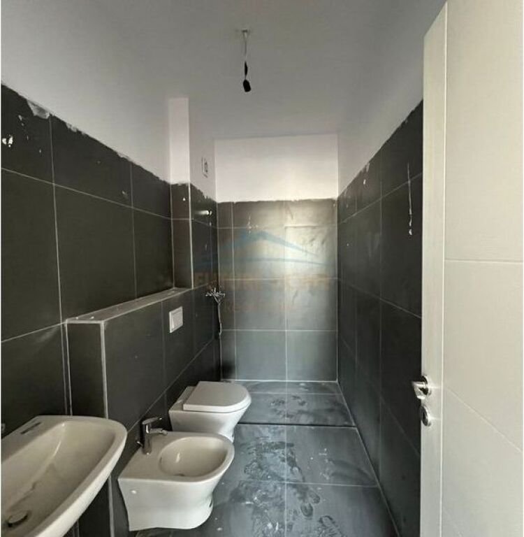 Shitet, Apartament 2+1+2+ Post Parkim, Rruga Sadik Petrela, Kompleksi ASL 2