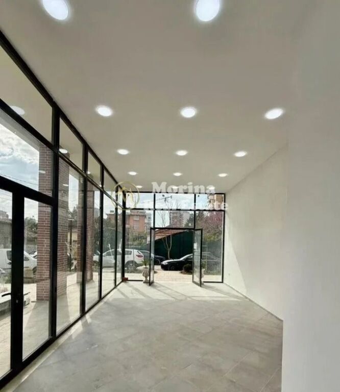 Rent | Business Premises | Pazari i Ri | 700 €/month