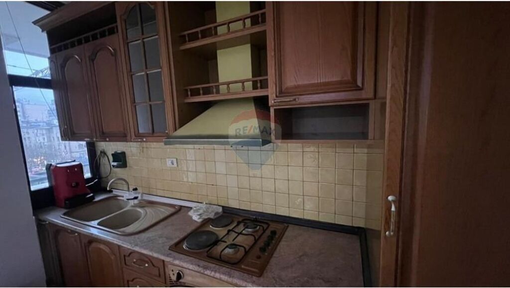 Apartment - For Rent - Willson Square, Tirana