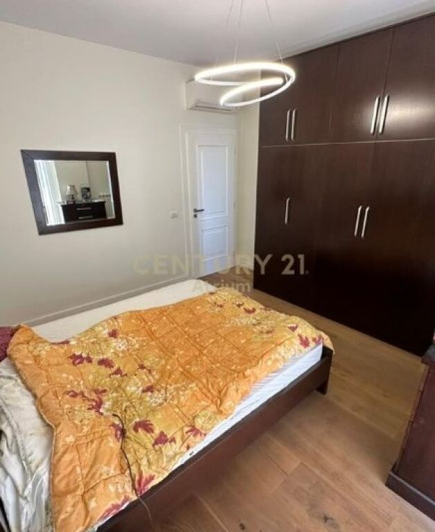 VENDESI APPARTAMENTO 2 + 1 + 2 CON VERANDA