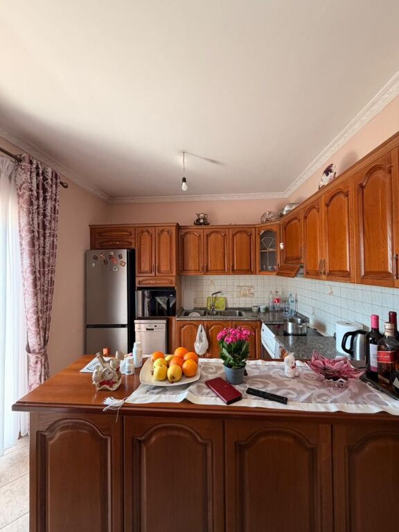 Villa su 3 Piani in Vendita – 2° Piano Abitabile, Strada Secondaria Spiaggia, Durrës