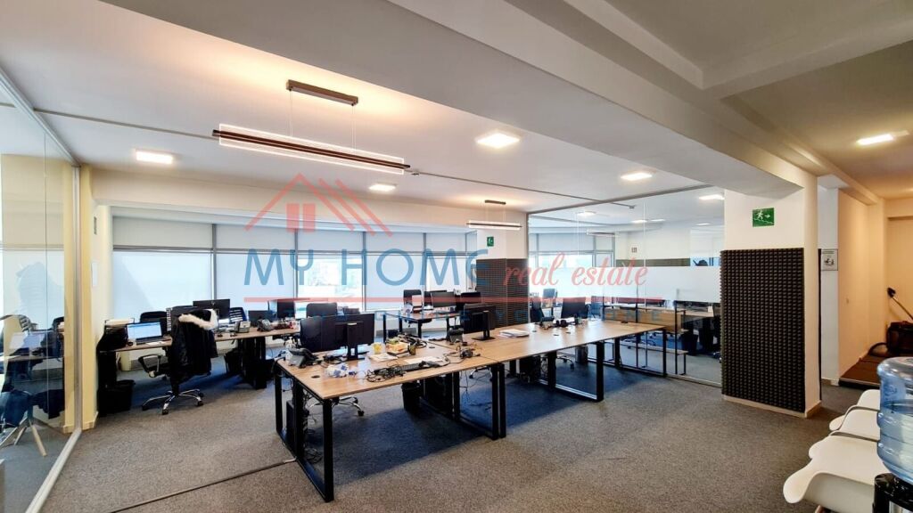 Ambient Komercial tek  Selvia, Kompleksi Halili ne Tirane