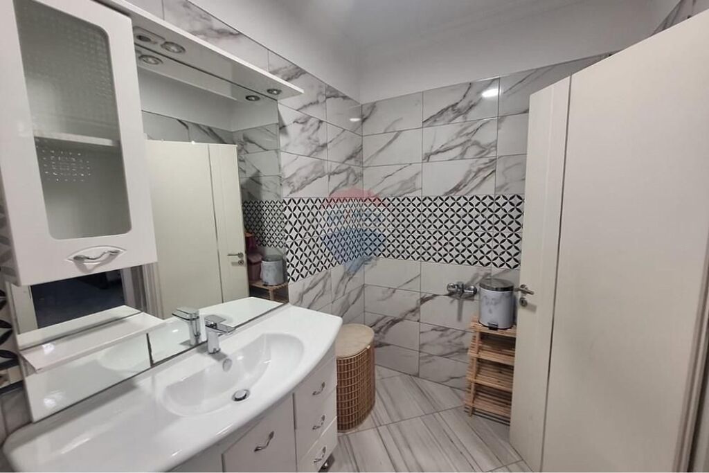 Appartamento 2+1+2 +Posto Auto in Vendita in Via Dritan Hoxha.