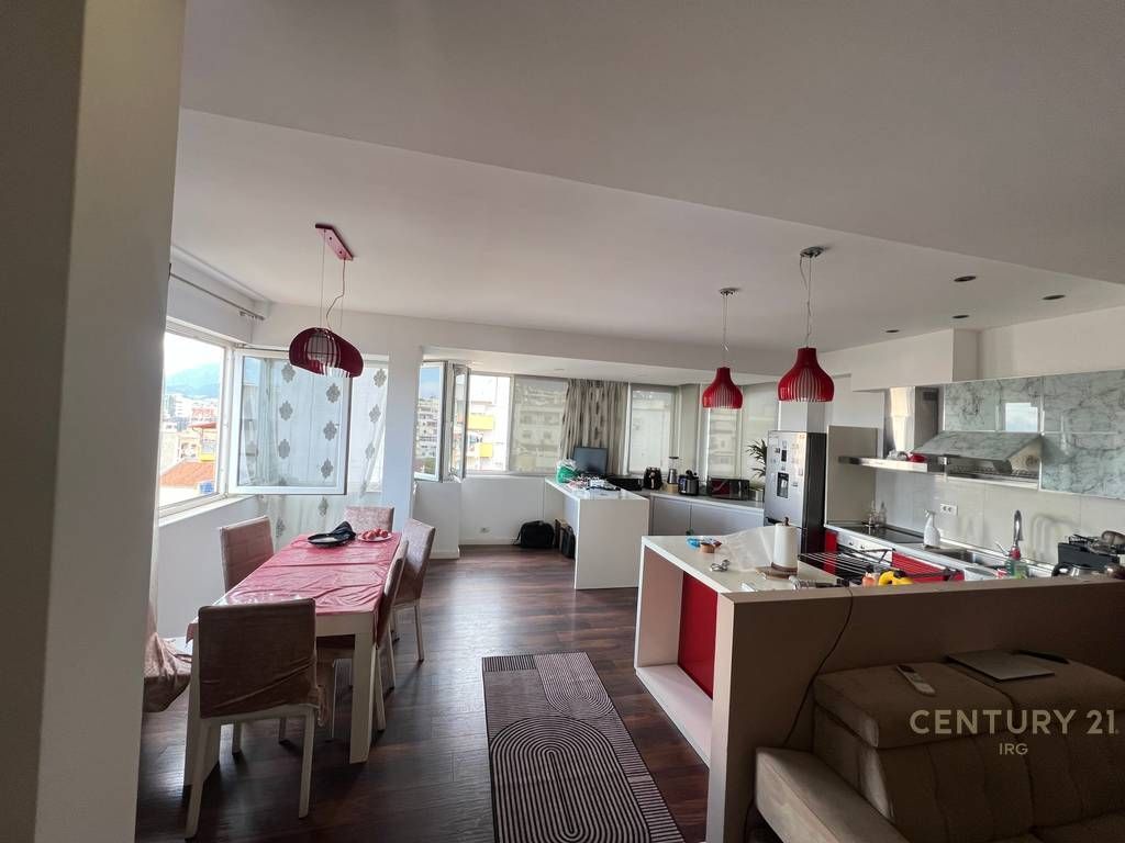 Shitet Apartament 2+1+2 te Selvia – Pallat i Ri me Ashensor