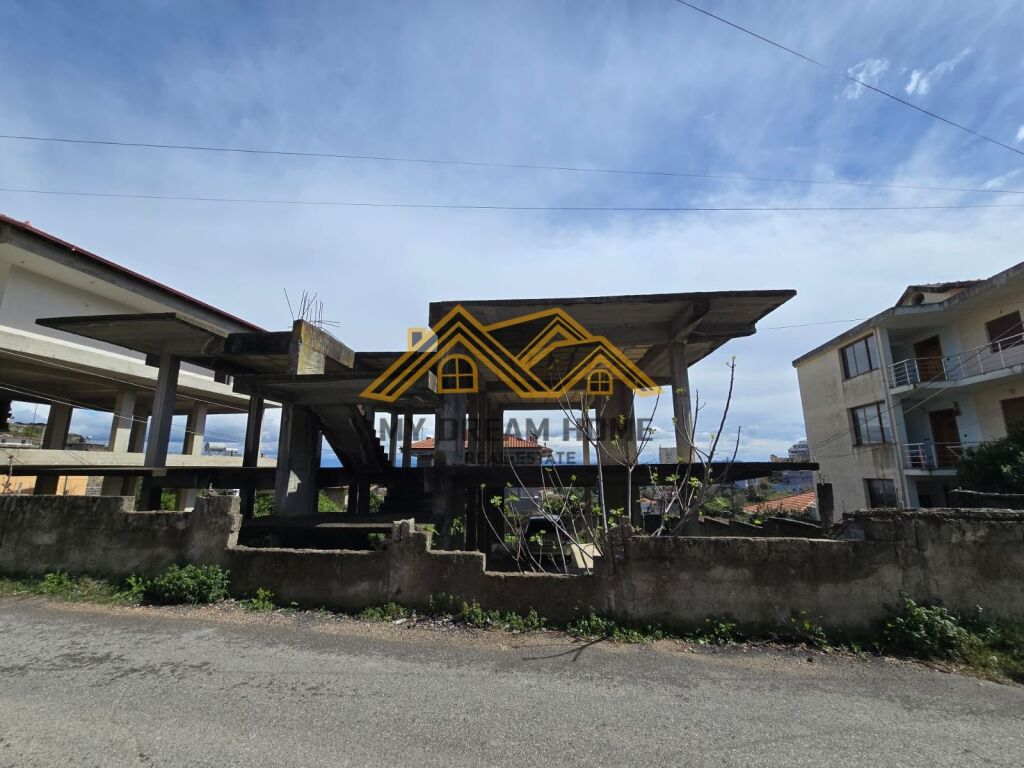 VENDESI IN VENDITA KARABINAR VICINO A VILA ZOGUT