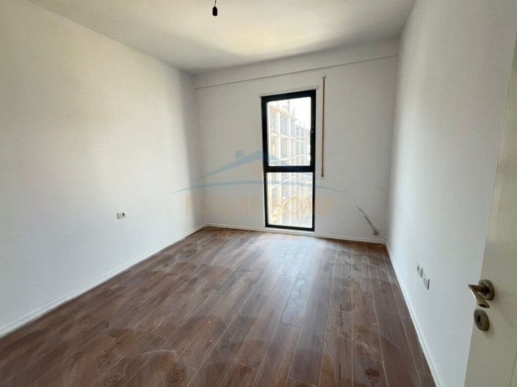 Shitet, Apartament 2+1+2+ Post Parkim, Rruga Sadik Petrela, Kompleksi ASL 2