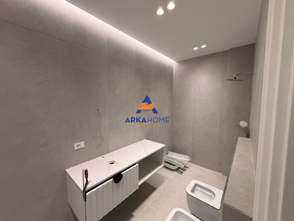 JEPET ME QERA APARTAMENT 3+1+2 BALLKONE PER BANIM/ZYRA "NE BLLOK" 4000 EURO (I DISKUTUSHEM)