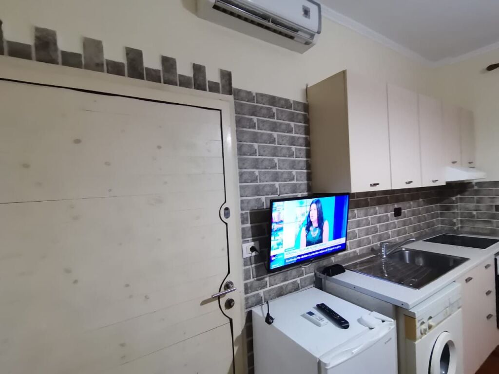 Garsonier vetem 6 min nga Bulevardi I Ri.i kompletuar+wifi.