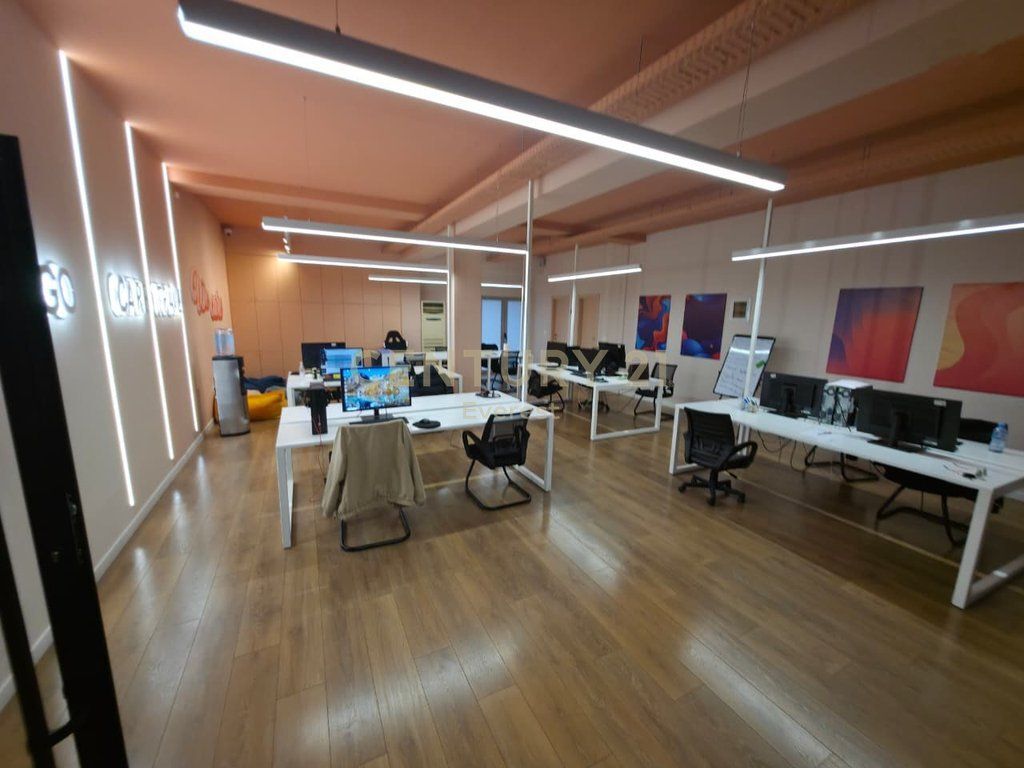 COMUNE DI PARIGI, UFFICIO IN AFFITTO