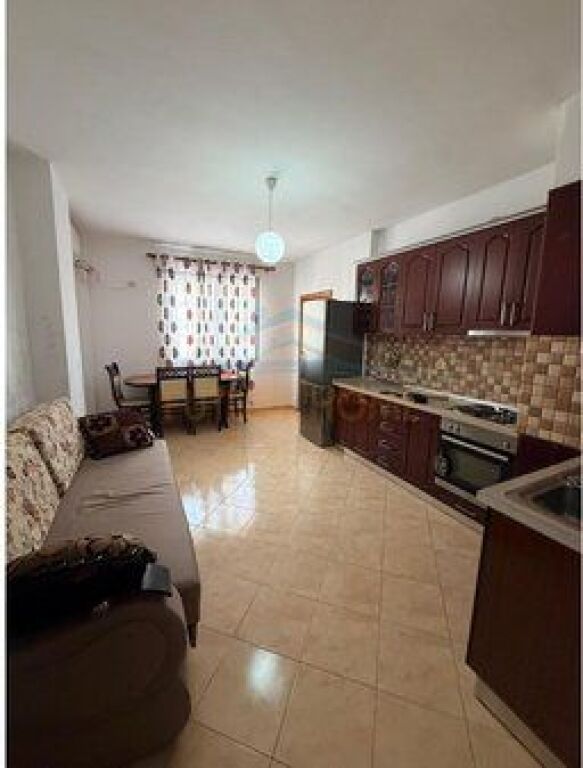 Shitet, Apartament 2+1, Fresk, Tirane.