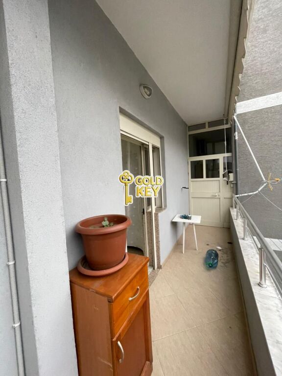 🏡 APARTAMENT ME QERA 2+1 + 2 BANJO – Pranë Vivas Hotel, Plazh Durrës