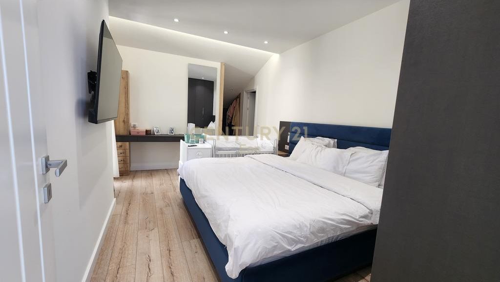 VILLA SU DUE PIANI IN VENDITA A SPIAGGIA DURRES!