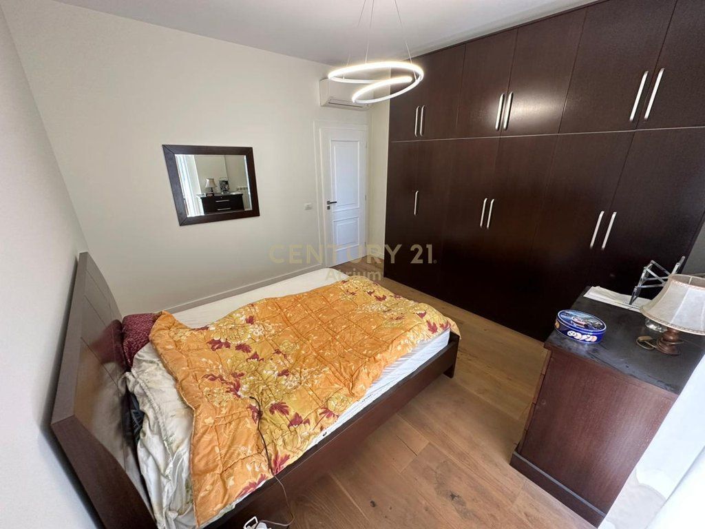 SHITET APARTAMENT 2 + 1 + 2 ME VERANDE NE KINOSTUDIO 1