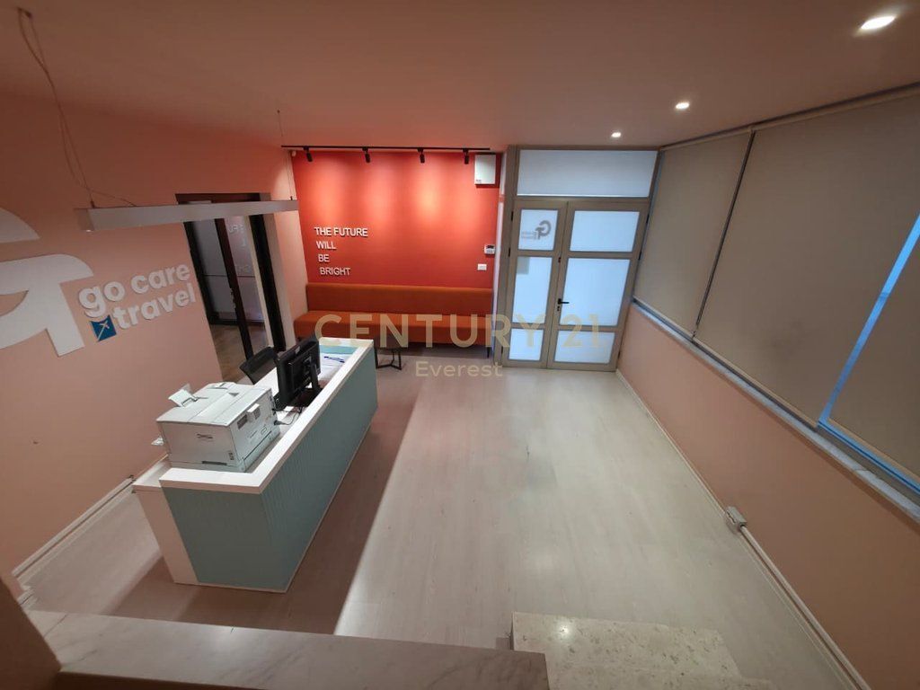 COMUNE DI PARIGI, UFFICIO IN AFFITTO