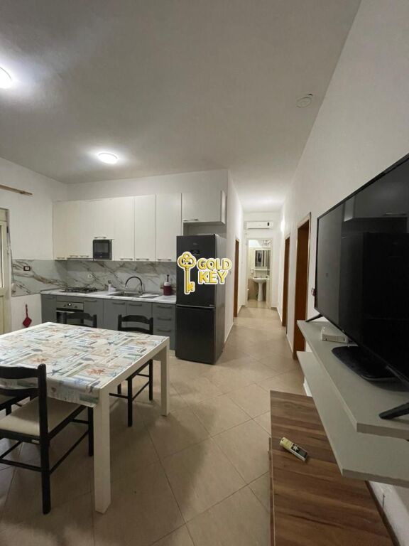 🏡 APARTAMENT ME QERA 2+1 + 2 BANJO – Pranë Vivas Hotel, Plazh Durrës