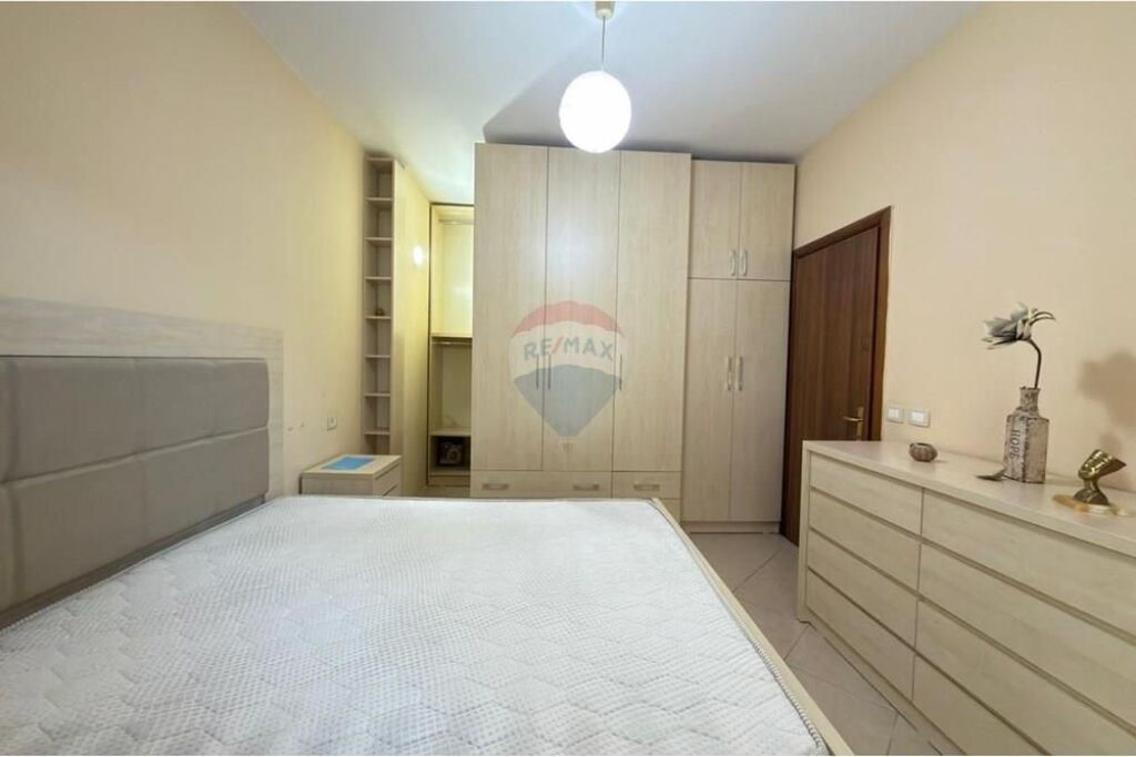 2+1 apartment for rent at Zogu i Zi