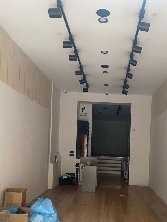 NEGOZIO IN AFFITTO 90 M2 MYSLYM SHYRI 200.000 LEKE FH-66213