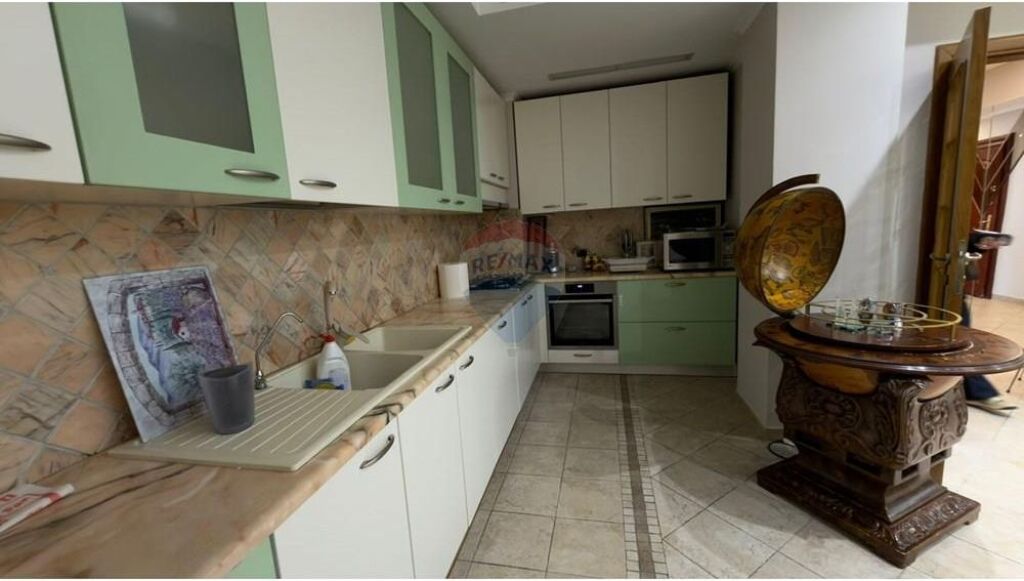 Apartament - Për Qira - Rruga Ismail Qemali, Tiranë