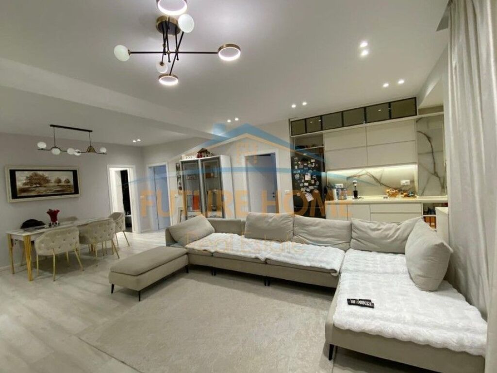 Shitet, Apartament 2+1+2, Stadiumi Dinamo