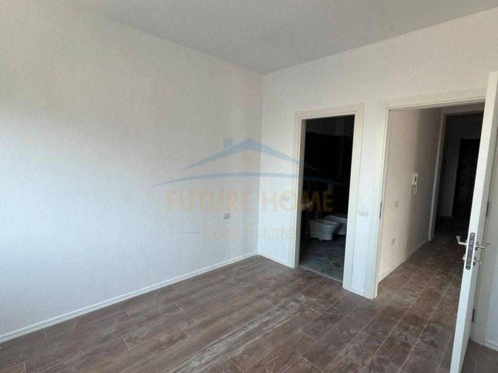 Shitet, Apartament 2+1+2+ Post Parkim, Rruga Sadik Petrela, Kompleksi ASL 2