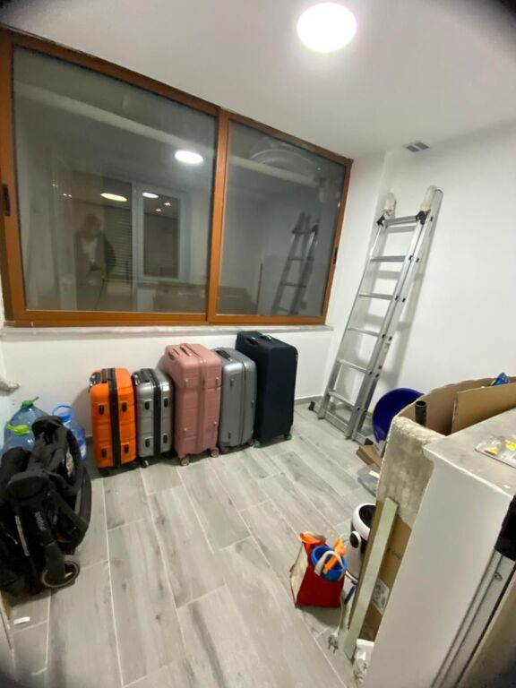 Appartamento 2+1 con 2 balconi in vendita in seconda fila sul mare