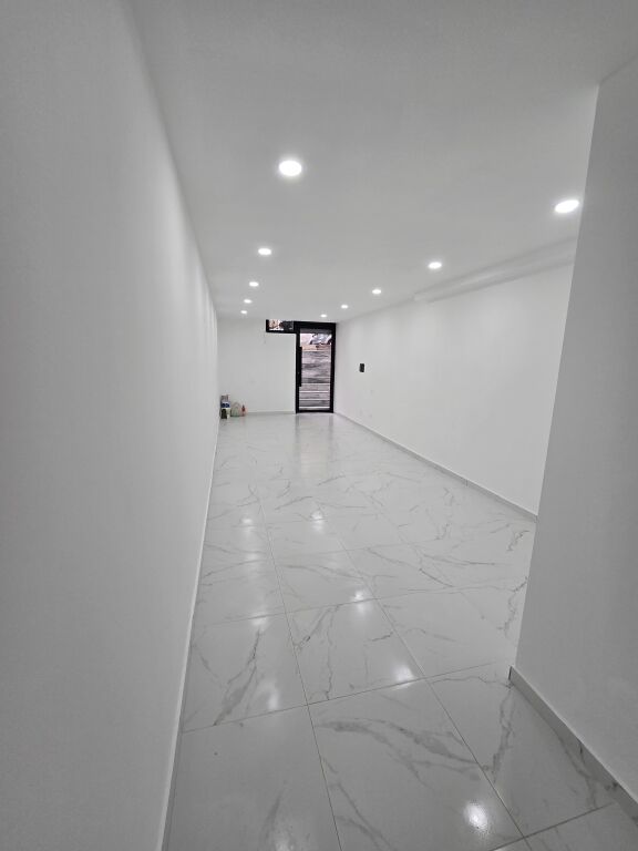 Negozio in vendita vicino a Vasil Shanto