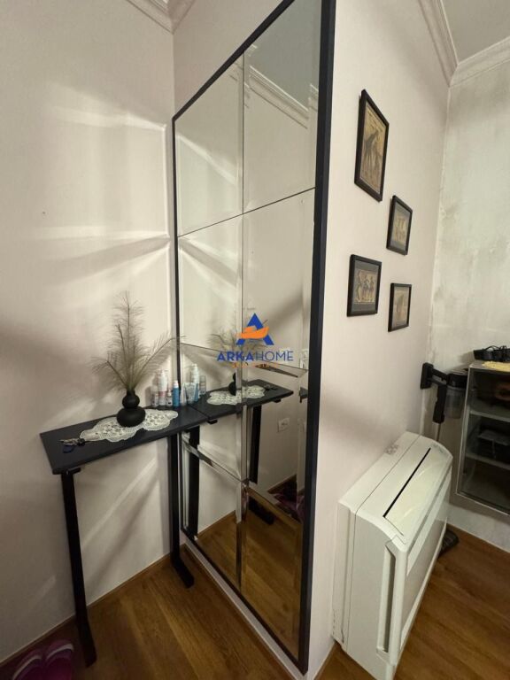 AFFITTASI APPARTAMENTO 1+1+BALCONE "VIA MEHDI FRASHERI (VICINO LAKE VIEW)" 800 EURO