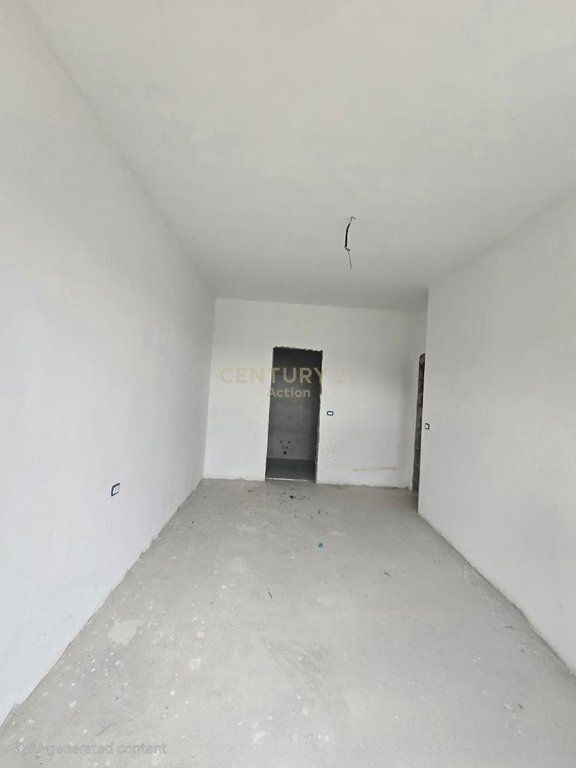 Klering!!!Shesim apartament 3+1+2 ne Dajt!