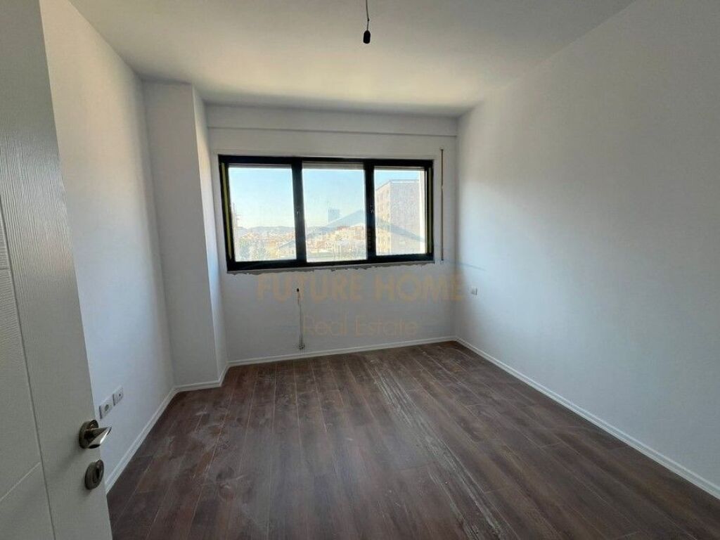 Shitet, Apartament 2+1+2+ Post Parkim, Rruga Sadik Petrela, Kompleksi ASL 2