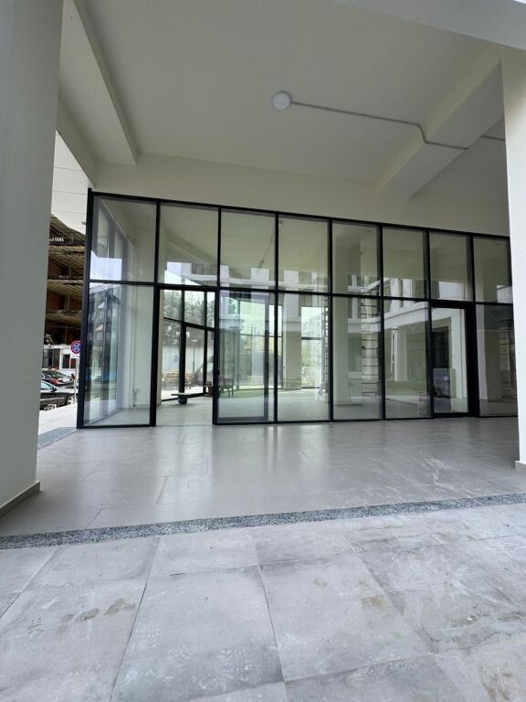 SHOP FOR SALE PARIS MUNICIPALITY