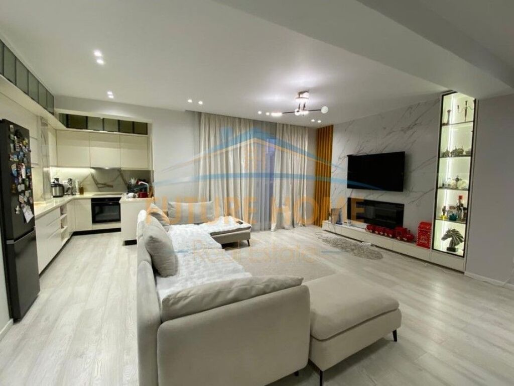 Shitet, Apartament 2+1+2, Stadiumi Dinamo