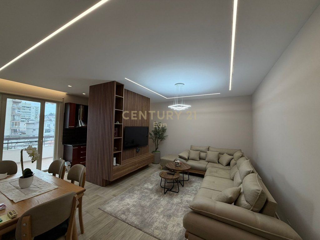 Appartamento 2+1 in affitto nel centro di Durazzo, vicino alla posta!