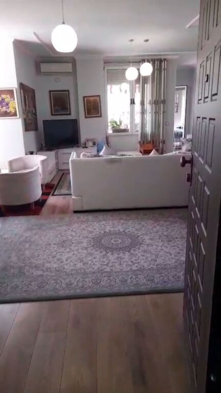 Vendesi in vendita appartamento 2+1+2 bagni in Via Bogdaneve