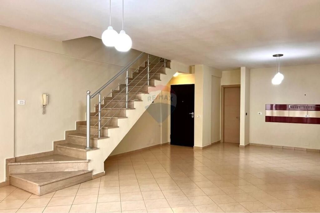 Dupleks ne shitje te Kodra e Diellit!