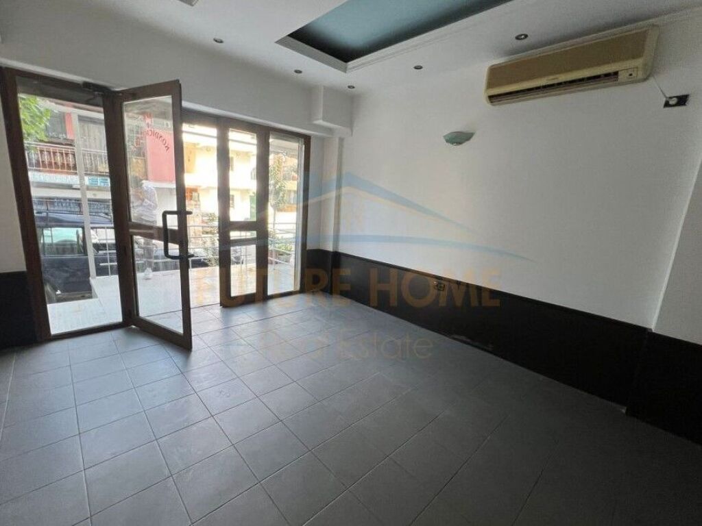 Shitet, Ambjent Biznesi, Rruga "Dritan Hoxha", Tiranë