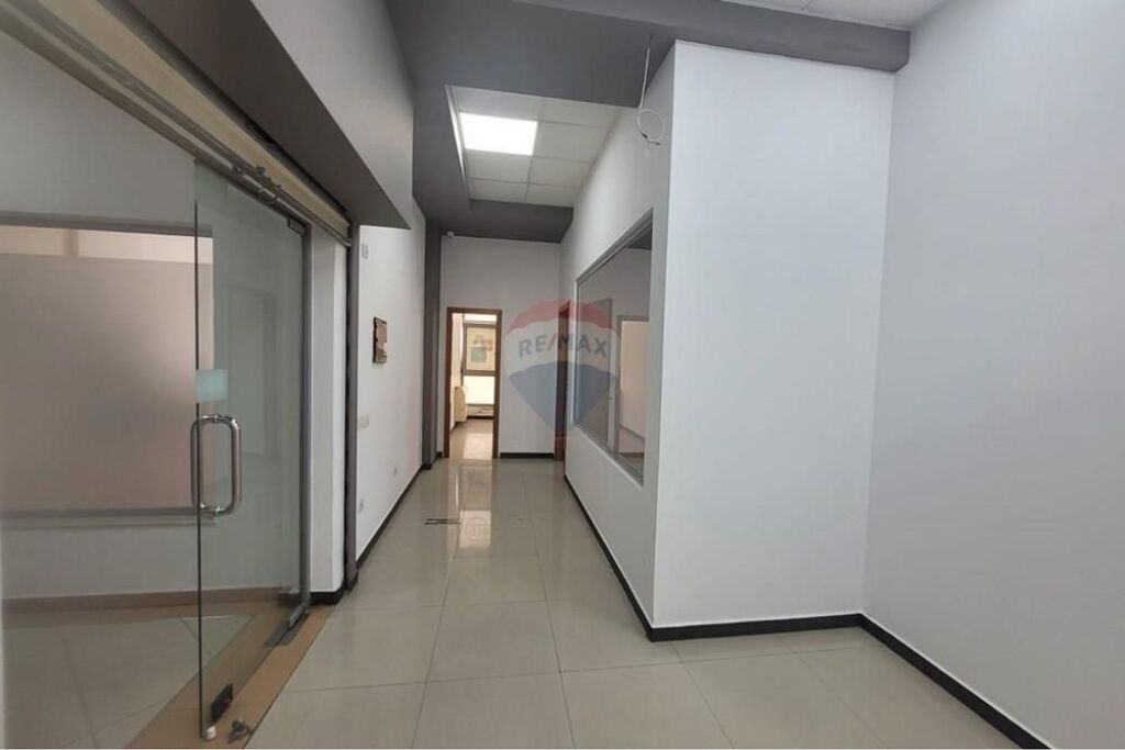 🏢 Ufficio in affitto 140 m² – Via Myslym Shyri (Islam Alla)