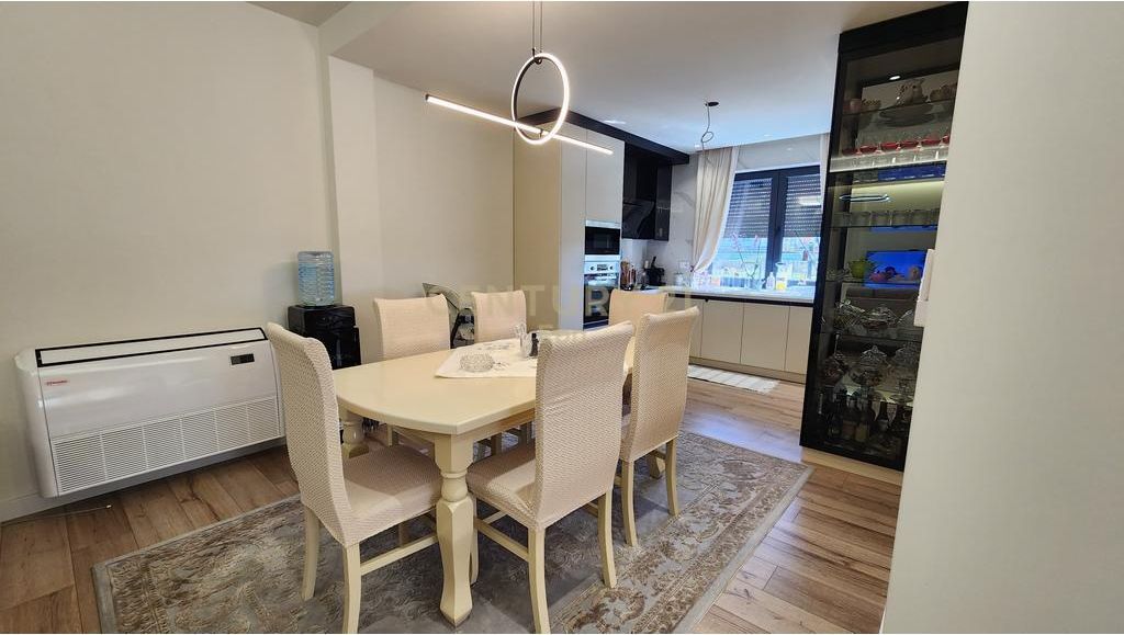 VILLA SU DUE PIANI IN VENDITA A SPIAGGIA DURRES!