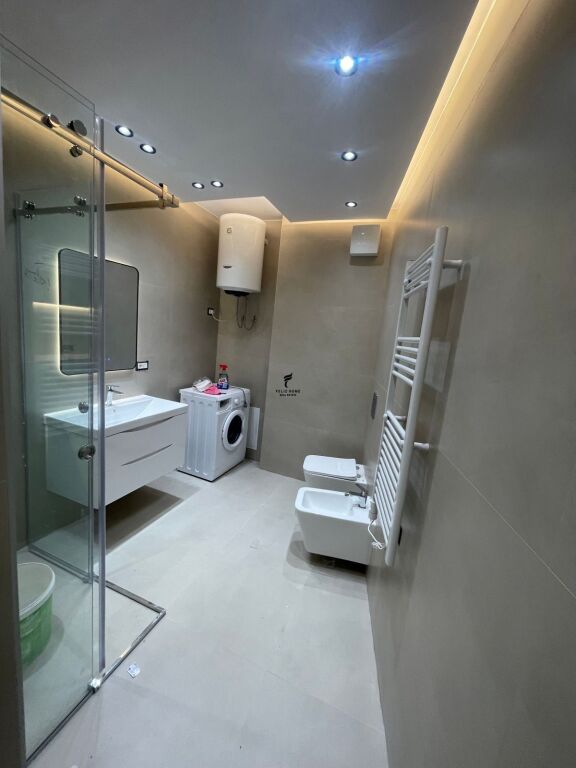 OFFICE FOR RENT 67 M2 ELBASAN ROAD 1,000 EURO FH-66247