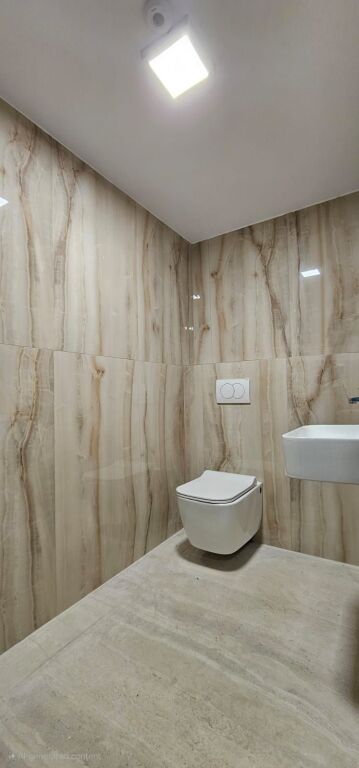 LOCALE COMMERCIALE IN AFFITTO 200M2