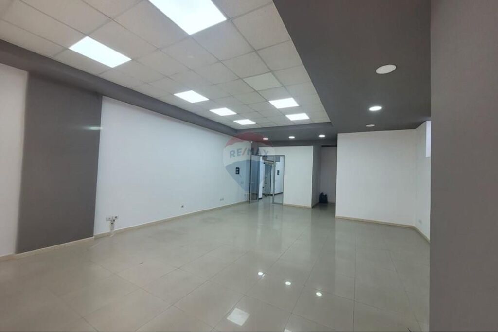 🏢 Ufficio in affitto 140 m² – Via Myslym Shyri (Islam Alla)