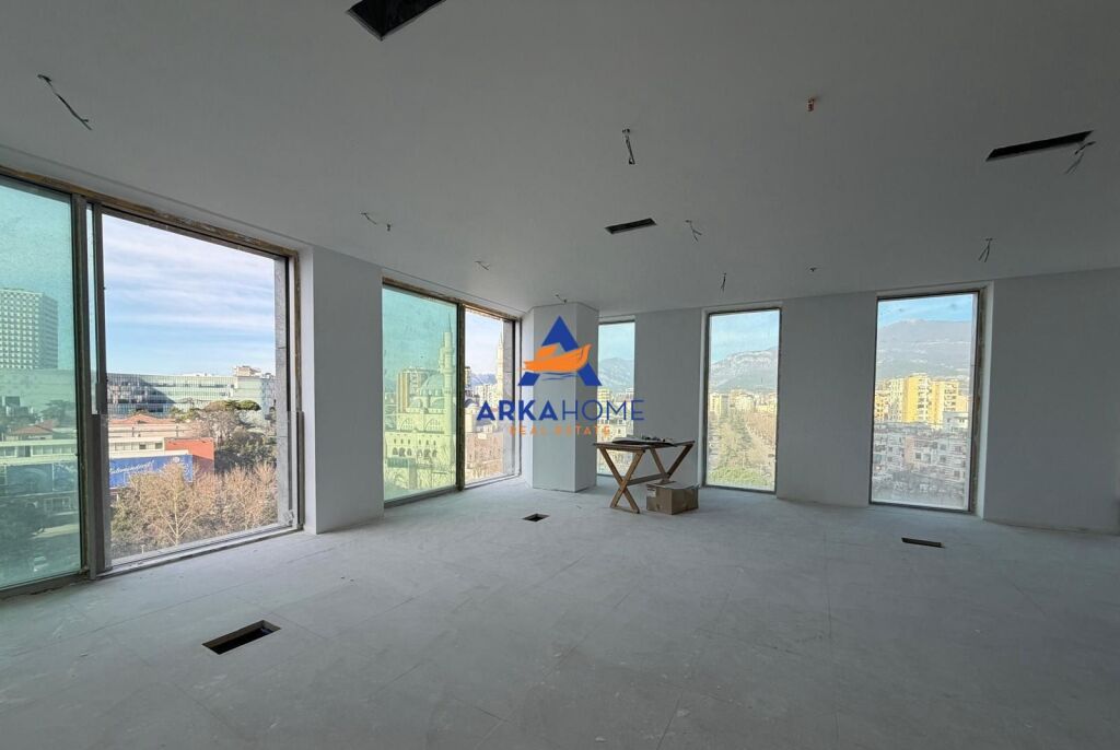 VENDESI COMMERCIALE IN VENDITA 124M2 "DOWNTOWN ONE" 575.000 EURO