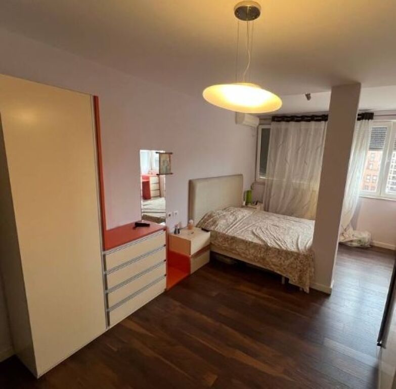 Shitet Apartament 2+1+2 – Pallat i Ri me Ashensor