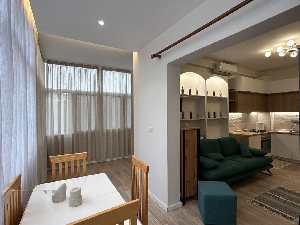 1+1 ME QERA TE KOMUNA E PARISIT.