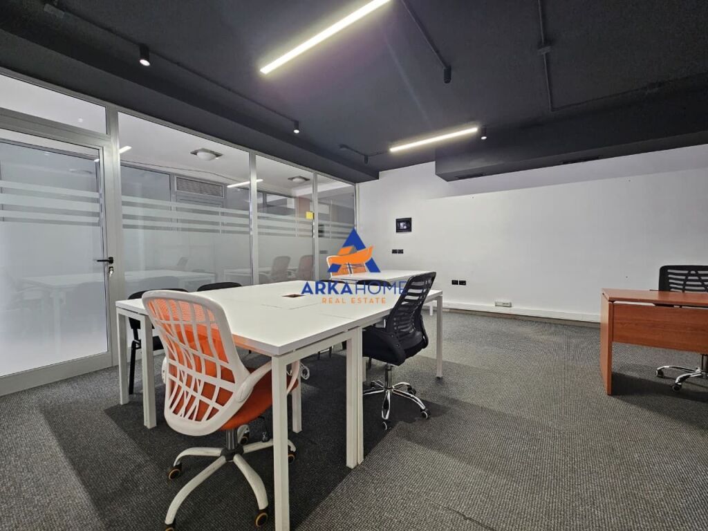 JEPET AMBIENT ZYRE ME QERA 72M2 "PAZARI I RI" 1100 EURO