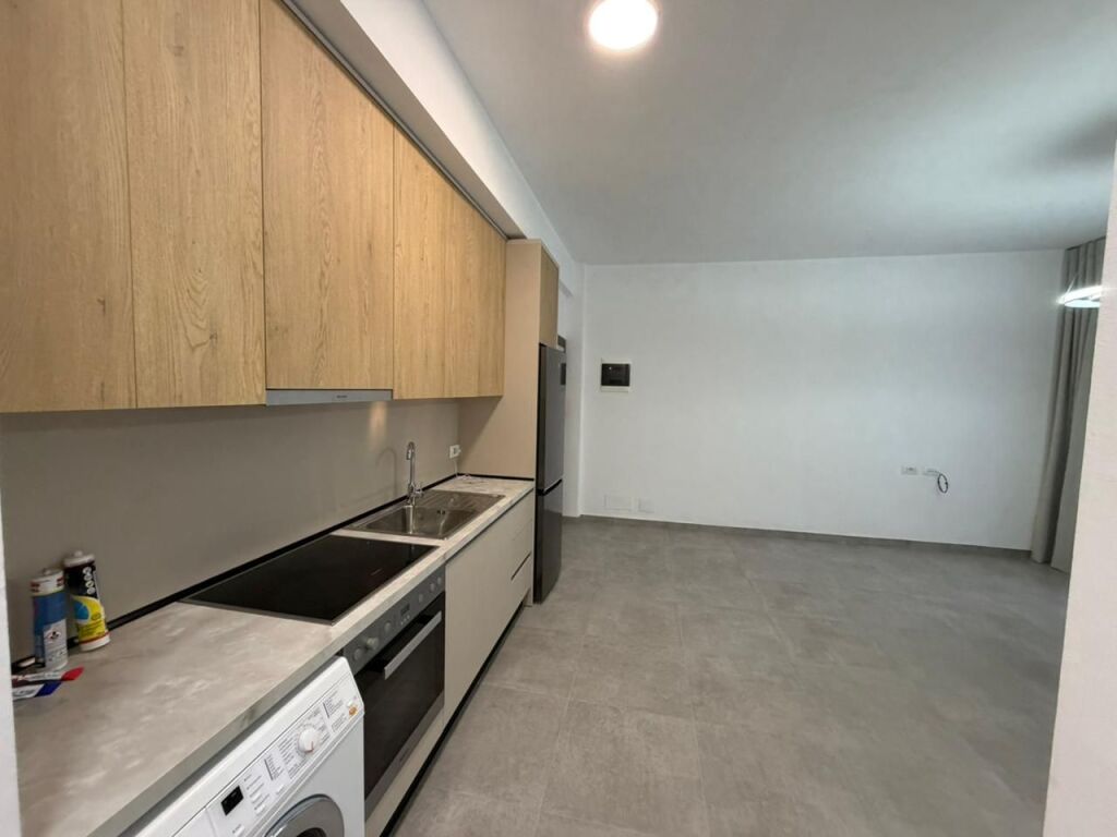 🏢 Jepet me qira apartament 2+1 – 5 Maji💰 Çmimi: 400 euro/muaj