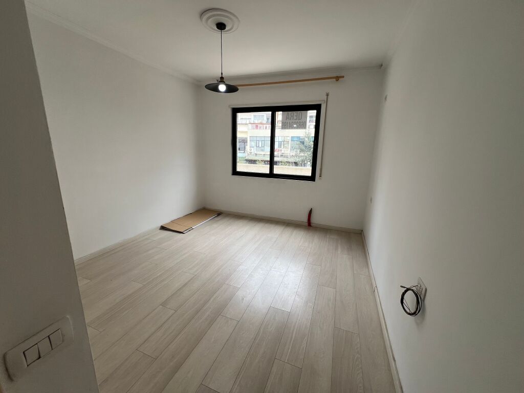 2+1+2 Rrethi i Astirit, Lokacion i Mire